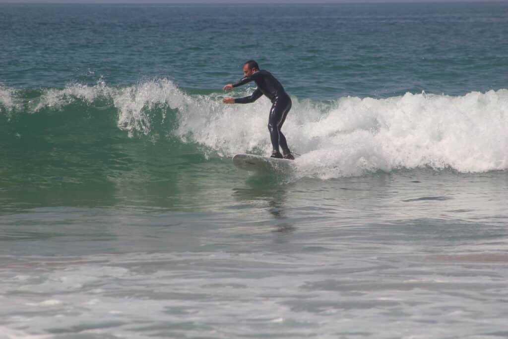 IMG_1684 アガディールのモロッコ・サーフ・ドーパミンのビデオでボトムターンを学ぶ中級サーファー